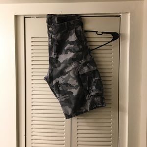 Men’s Levi’s Cargo Shorts sz. 33